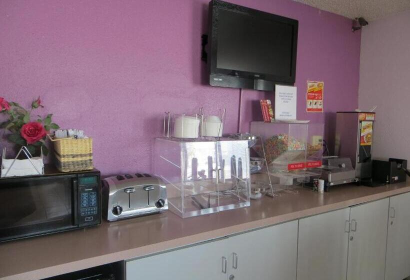 فندق Days Inn By Wyndham Kingdom City