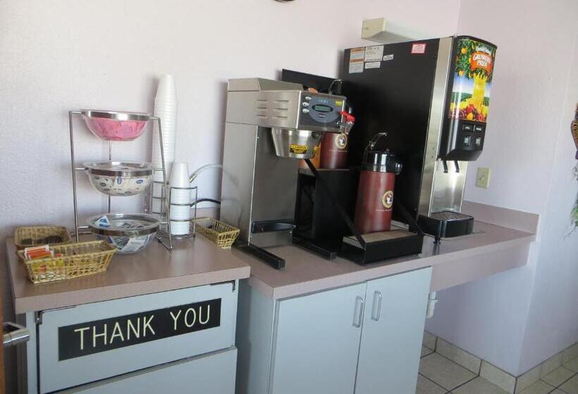 فندق Days Inn By Wyndham Kingdom City