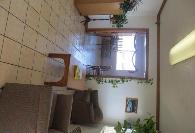 فندق Days Inn By Wyndham Kingdom City