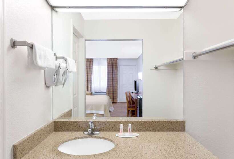 호텔 Days Inn By Wyndham Kingman West