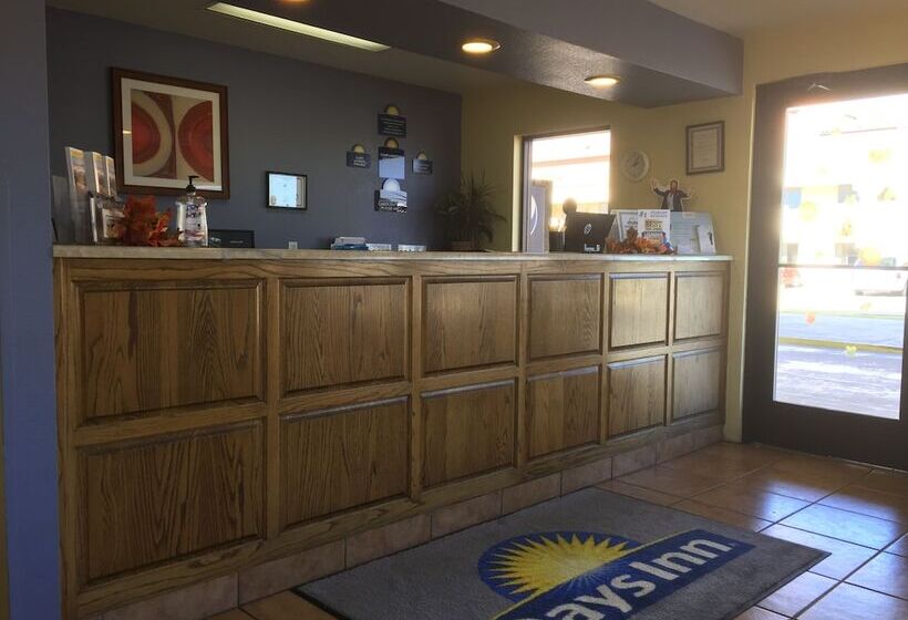 호텔 Days Inn By Wyndham Kingman West