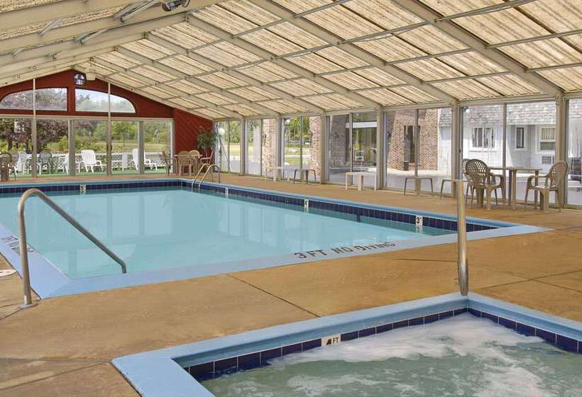 هتل Days Inn By Wyndham Mackinaw City  Lakeview