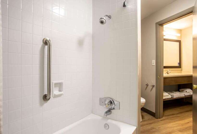 فندق Days Inn By Wyndham Marquette