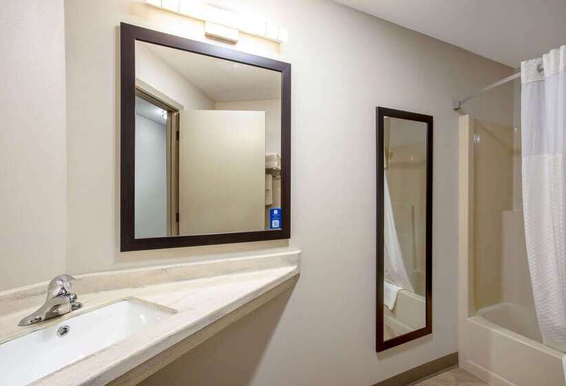 فندق Days Inn By Wyndham Marquette