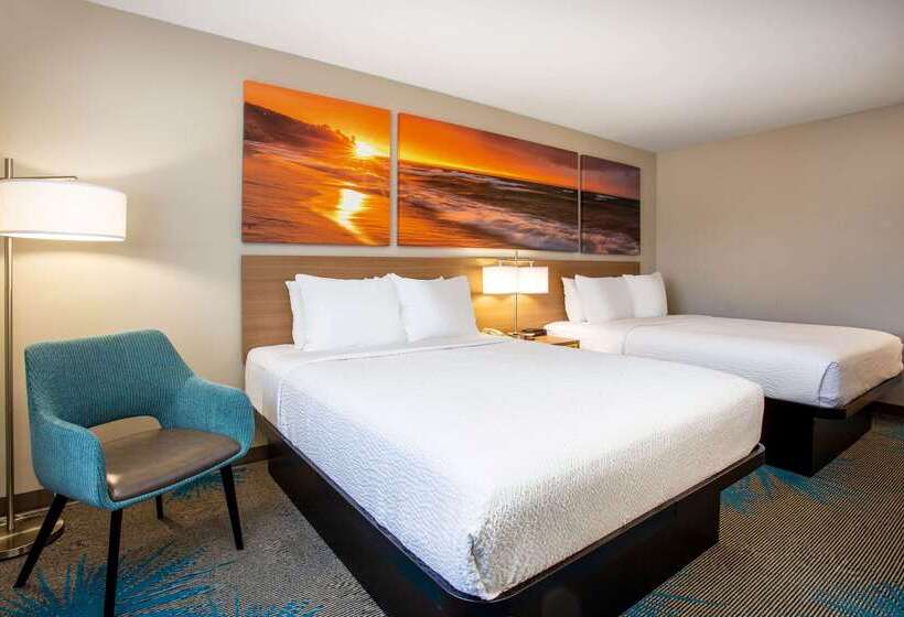 هتل Days Inn By Wyndham Marquette