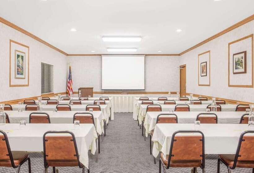 فندق Days Inn By Wyndham Marquette