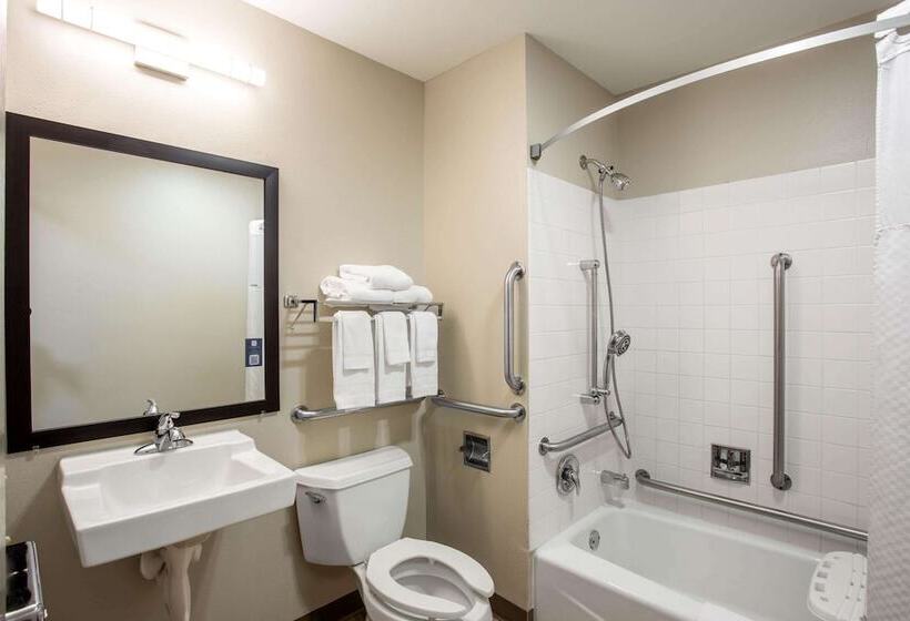 فندق Days Inn By Wyndham Marquette