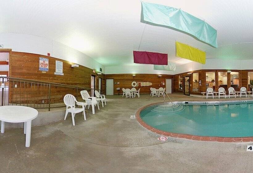 هتل Days Inn By Wyndham Marquette