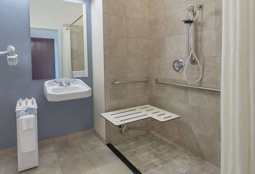 בית מלון כפרי Days Inn By Wyndham Minot