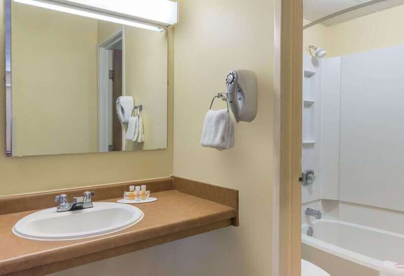 בית מלון כפרי Days Inn By Wyndham Minot