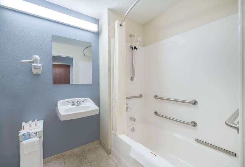 בית מלון כפרי Days Inn By Wyndham Minot