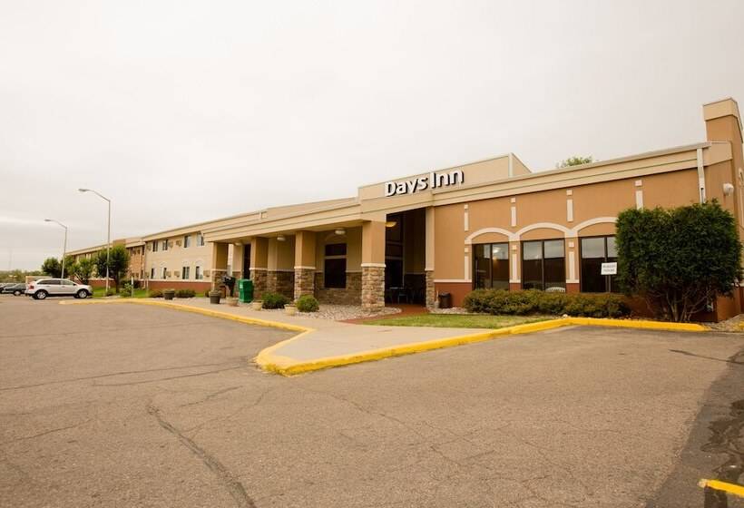 בית מלון כפרי Days Inn By Wyndham Minot