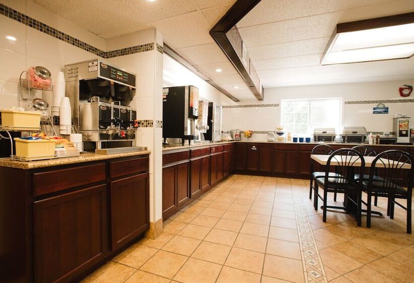 בית מלון כפרי Days Inn By Wyndham Minot