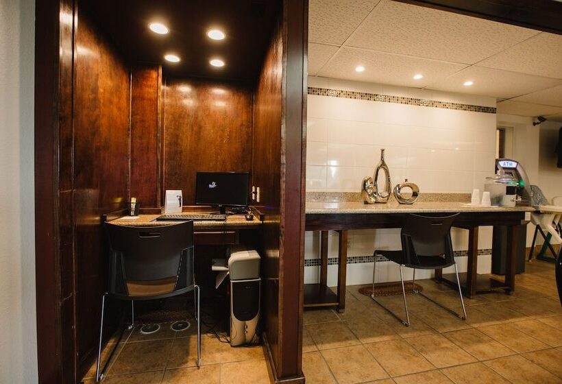 בית מלון כפרי Days Inn By Wyndham Minot