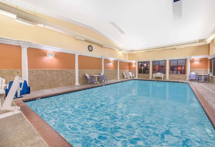 בית מלון כפרי Days Inn By Wyndham Minot