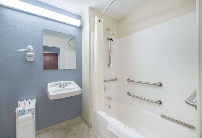 בית מלון כפרי Days Inn By Wyndham Minot