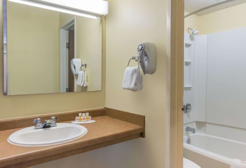 בית מלון כפרי Days Inn By Wyndham Minot