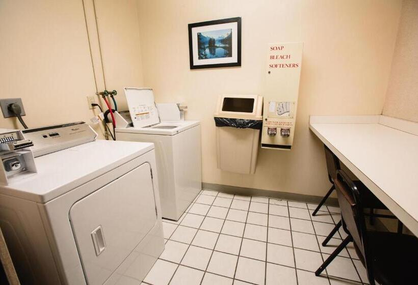 בית מלון כפרי Days Inn By Wyndham Minot