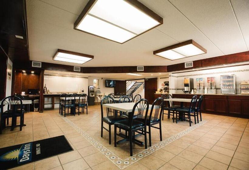 בית מלון כפרי Days Inn By Wyndham Minot