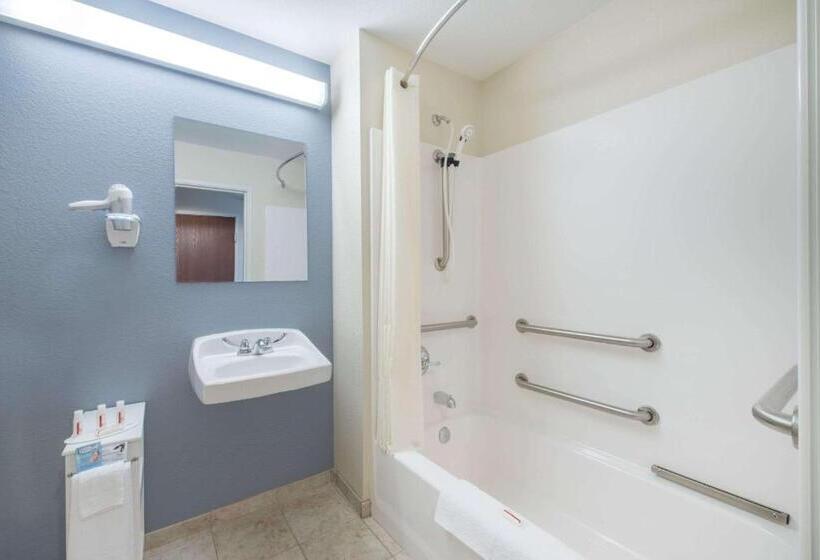 בית מלון כפרי Days Inn By Wyndham Minot