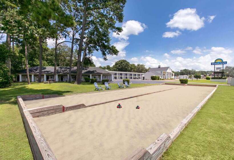 בית מלון כפרי Days Inn By Wyndham Natchez