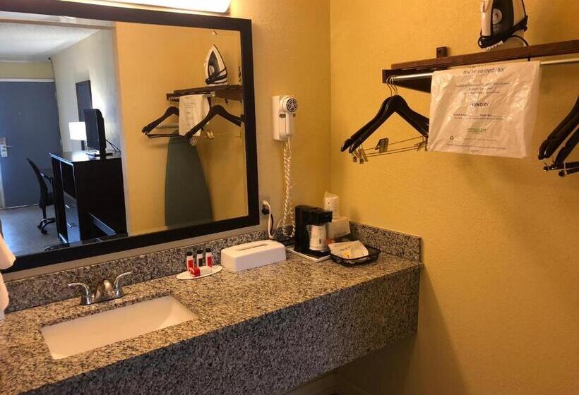 בית מלון כפרי Days Inn By Wyndham Natchez