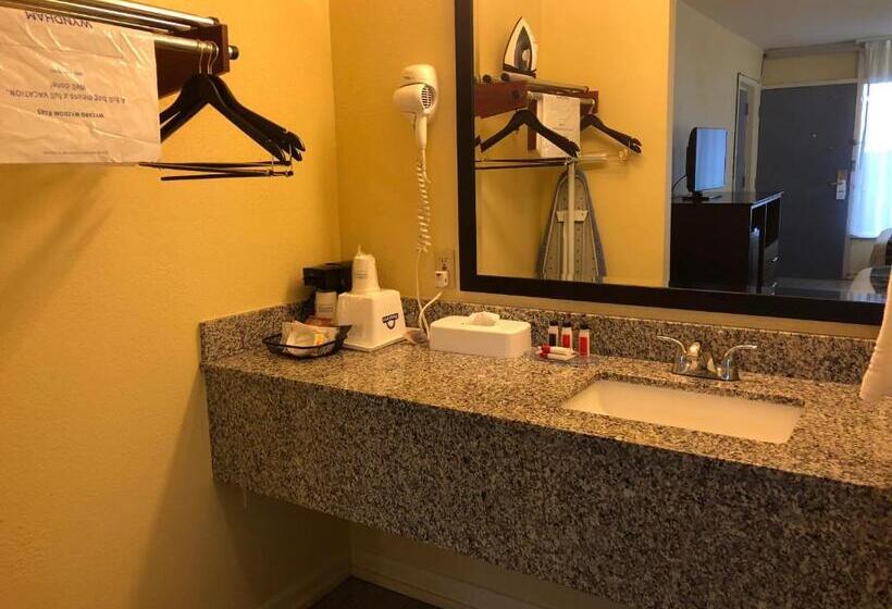 فندق Days Inn By Wyndham Natchez