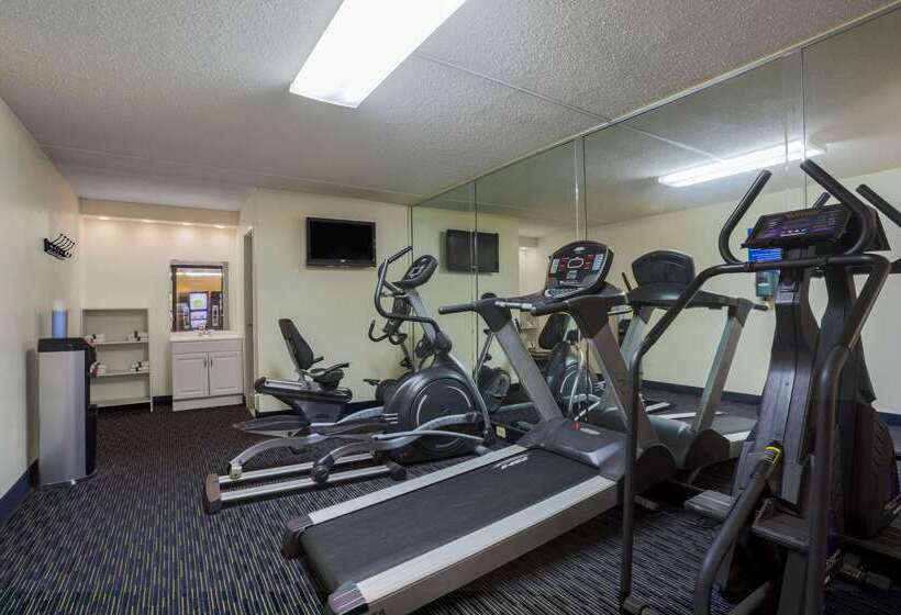 Отель Days Inn By Wyndham Newark Wilmington