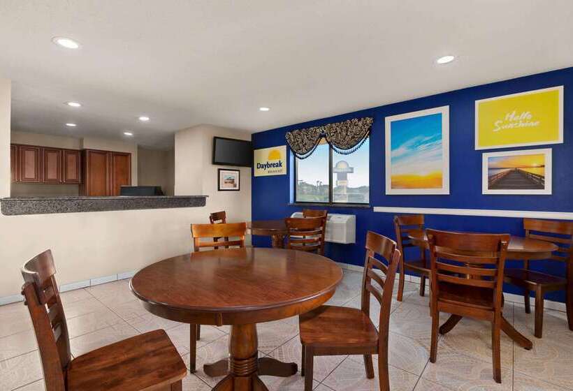 בית מלון כפרי Days Inn By Wyndham Orange Park/jacksonville