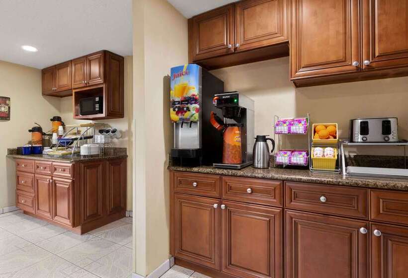 בית מלון כפרי Days Inn By Wyndham Orange Park/jacksonville