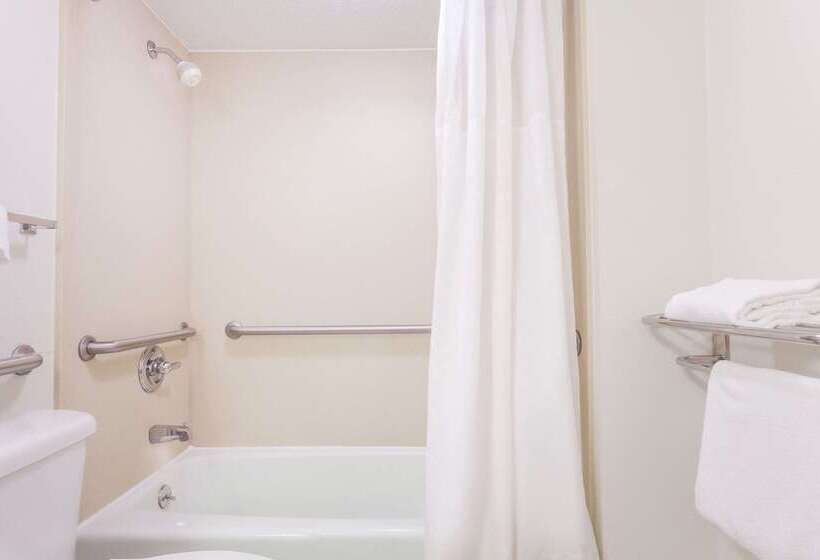 هتل Days Inn By Wyndham Owensboro