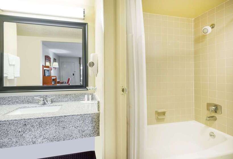 Отель Days Inn By Wyndham Paintsville