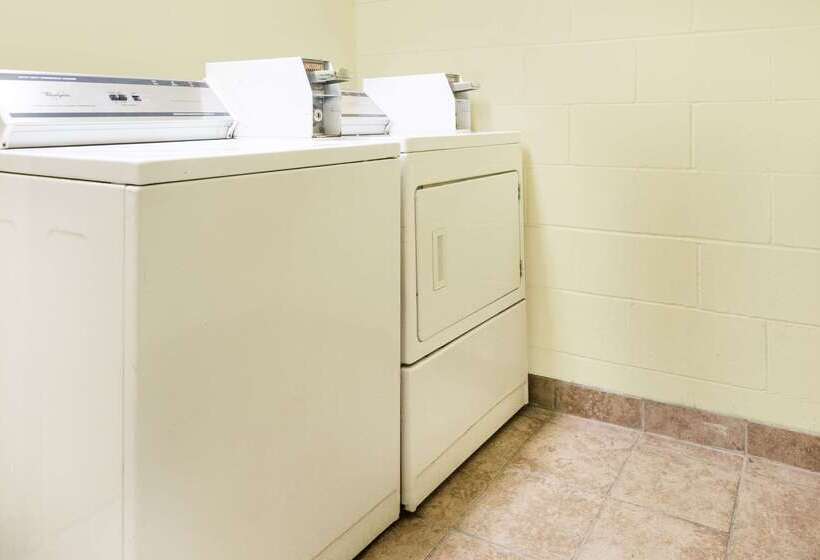 Отель Days Inn By Wyndham Paintsville