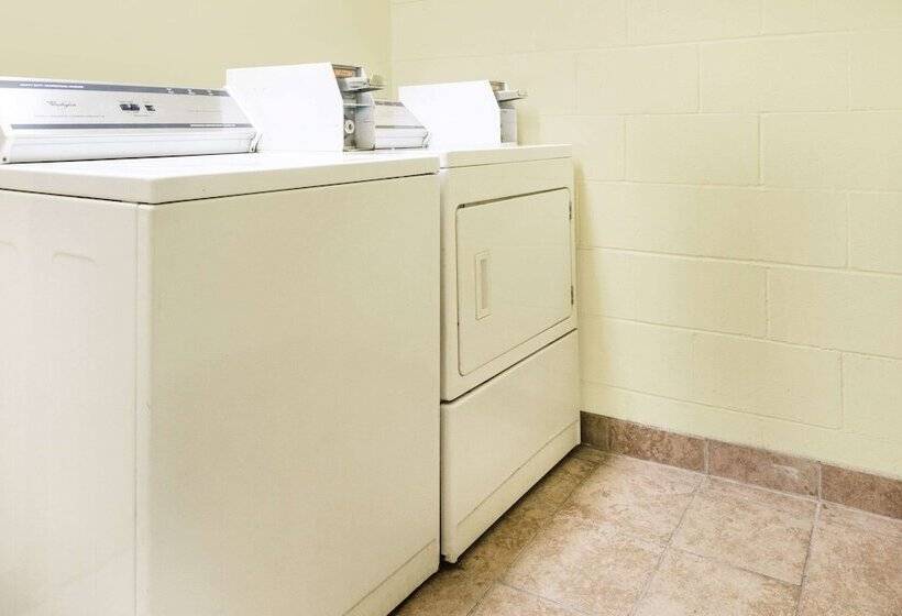 Отель Days Inn By Wyndham Paintsville