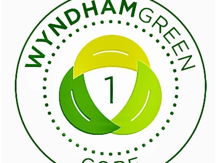 בית מלון כפרי Days Inn By Wyndham Pensacola  Historic Downtown