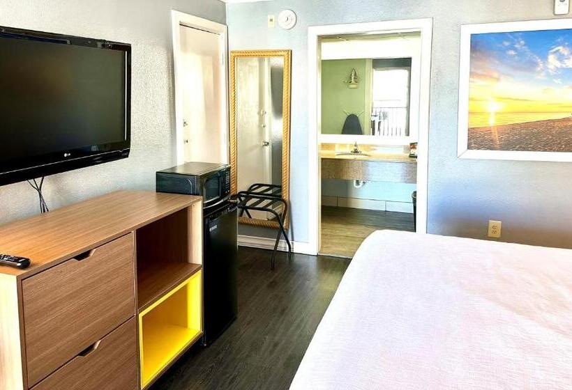 בית מלון כפרי Days Inn By Wyndham Pensacola  Historic Downtown