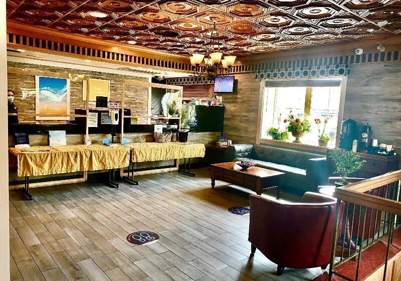 בית מלון כפרי Days Inn By Wyndham Pensacola  Historic Downtown