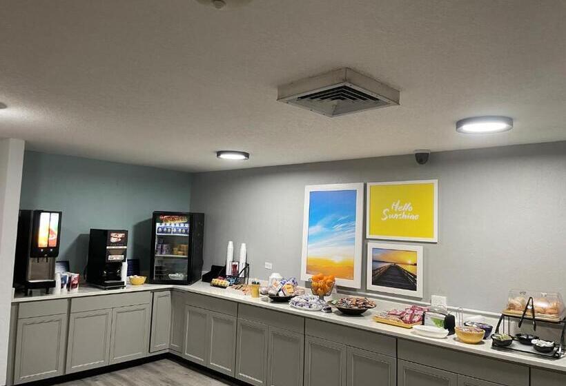 فندق Days Inn By Wyndham Port Charlotte Town Center