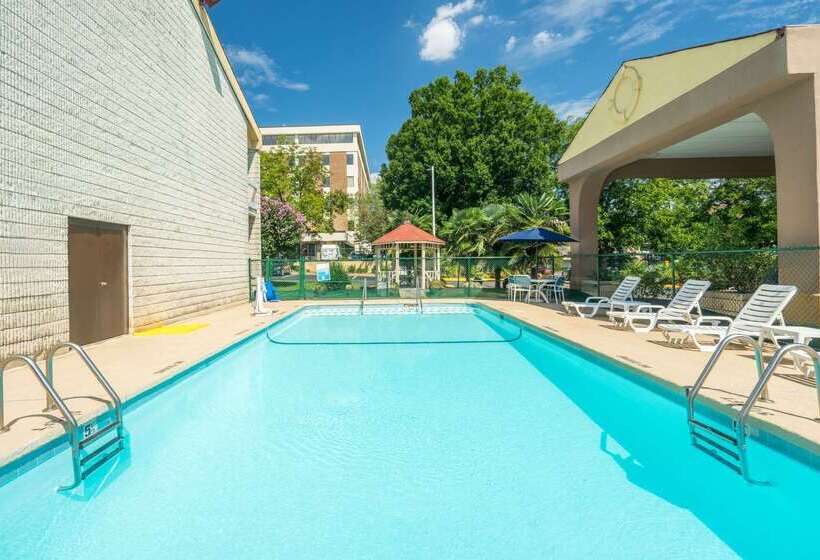 ホテル Days Inn By Wyndham Raleigh Midtown
