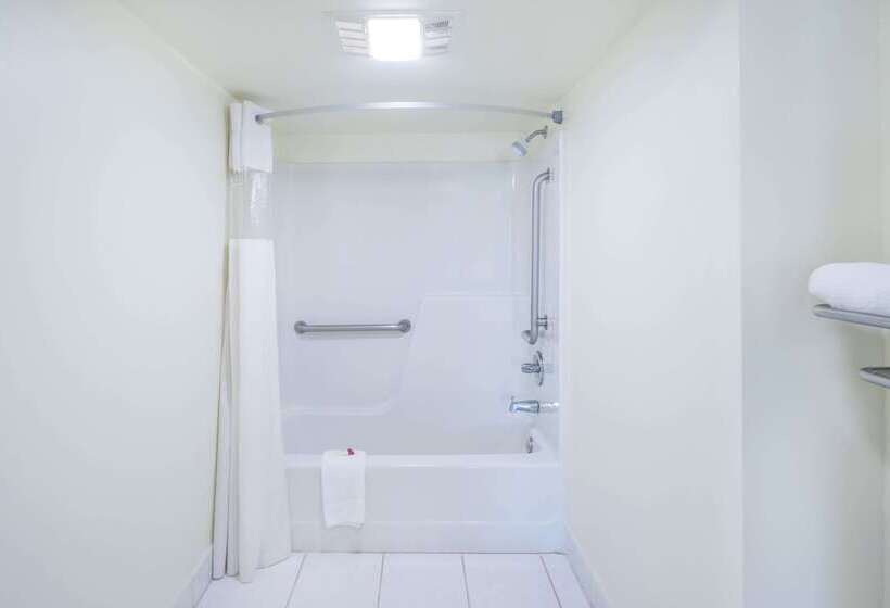 ホテル Days Inn By Wyndham Raleigh Midtown