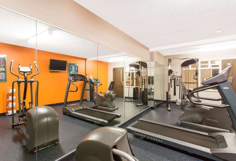 هتل Days Inn By Wyndham Raleighairportresearch Triangle Park