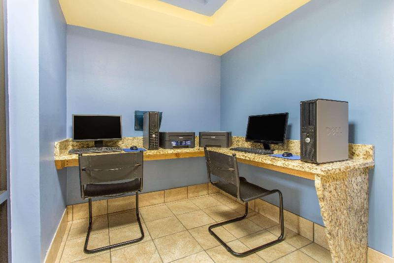 هتل Days Inn By Wyndham Raleighairportresearch Triangle Park