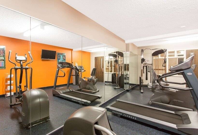 هتل Days Inn By Wyndham Raleighairportresearch Triangle Park