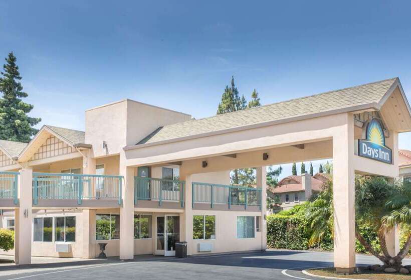 בית מלון כפרי Days Inn By Wyndham Redwood City