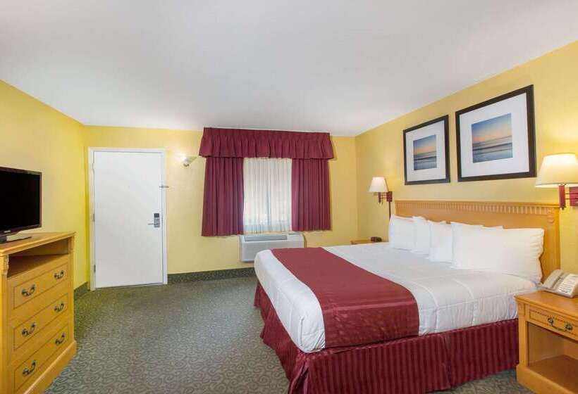 בית מלון כפרי Days Inn By Wyndham Redwood City