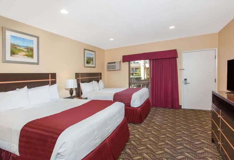 בית מלון כפרי Days Inn By Wyndham Redwood City