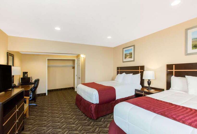 בית מלון כפרי Days Inn By Wyndham Redwood City