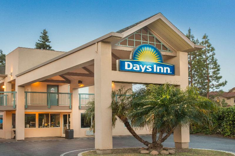 בית מלון כפרי Days Inn By Wyndham Redwood City