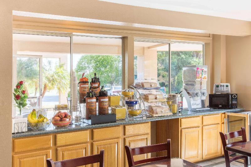فندق Days Inn By Wyndham Redwood City