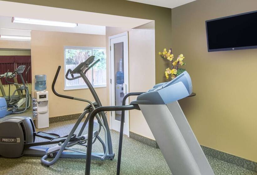 בית מלון כפרי Days Inn By Wyndham Redwood City